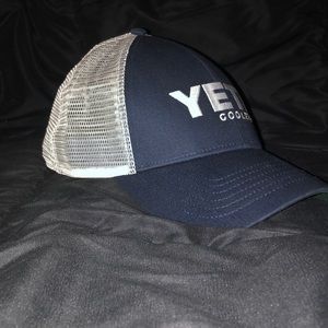 Never Worn: Yeti Coolers snap back hat